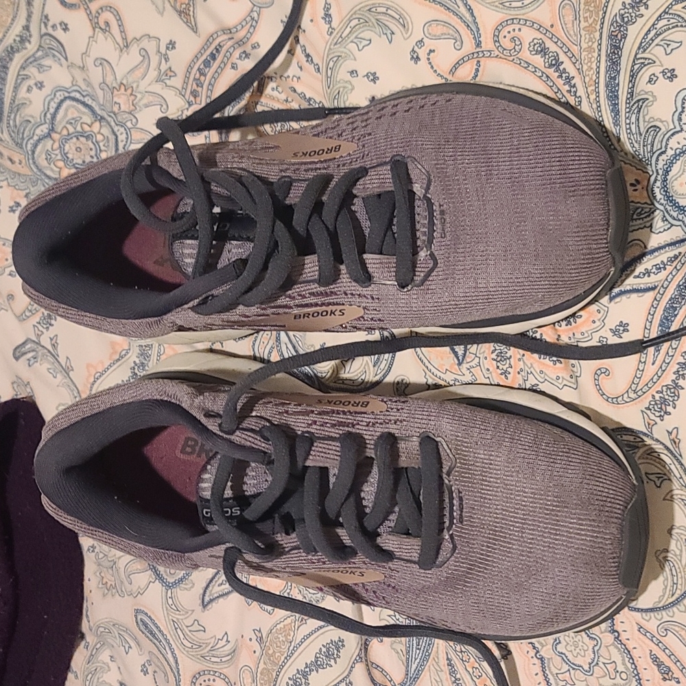 Brooks women's shoes